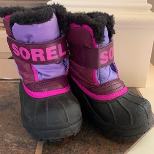 Sorel toddler snow boots size 6